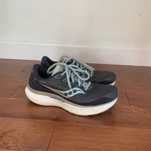 Saucony Womens Triumph 18 Running Shoes